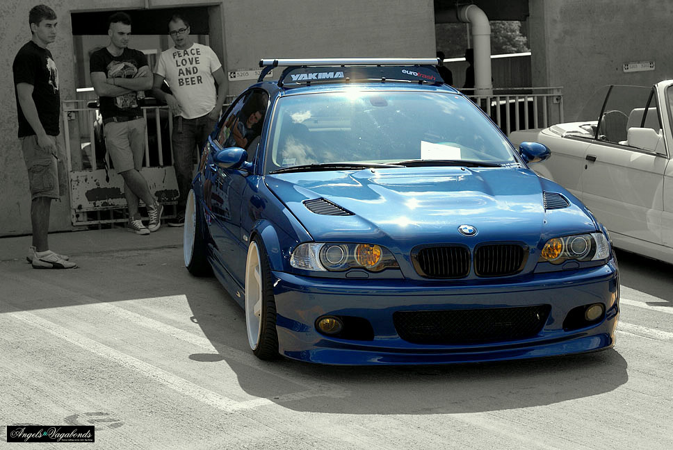 2003 BMW 330 photo