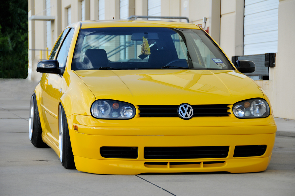 2003 Volkswagen Golf photo