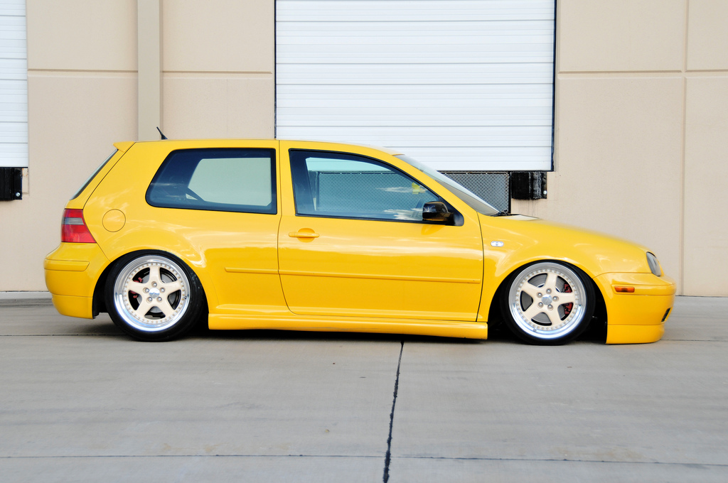 2003 Volkswagen Golf photo