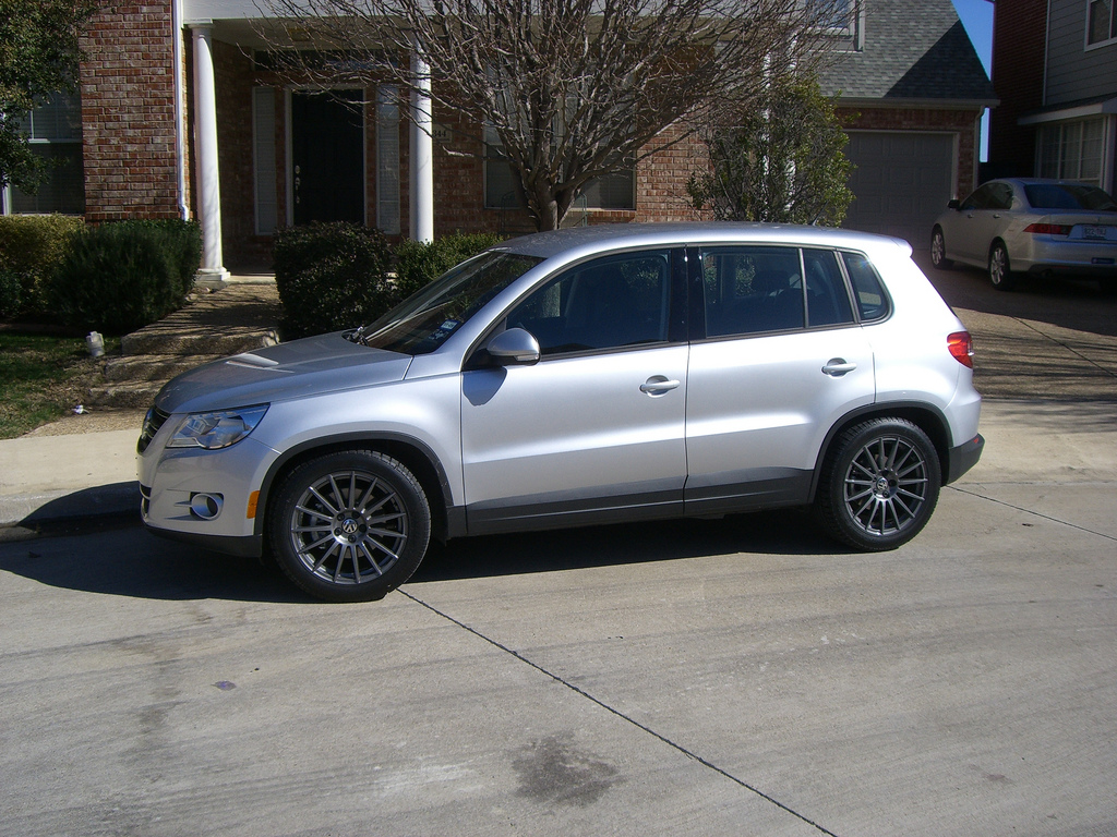 2009 Volkswagen Tiguan photo
