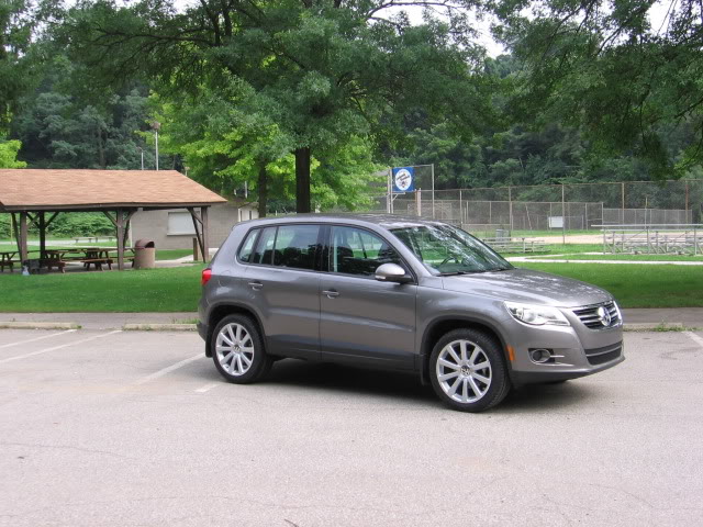 2009 Volkswagen Tiguan photo