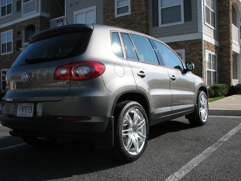 2009 Volkswagen Tiguan photo