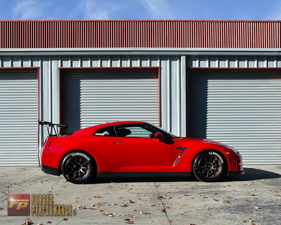 2014 Nissan GT-R photo