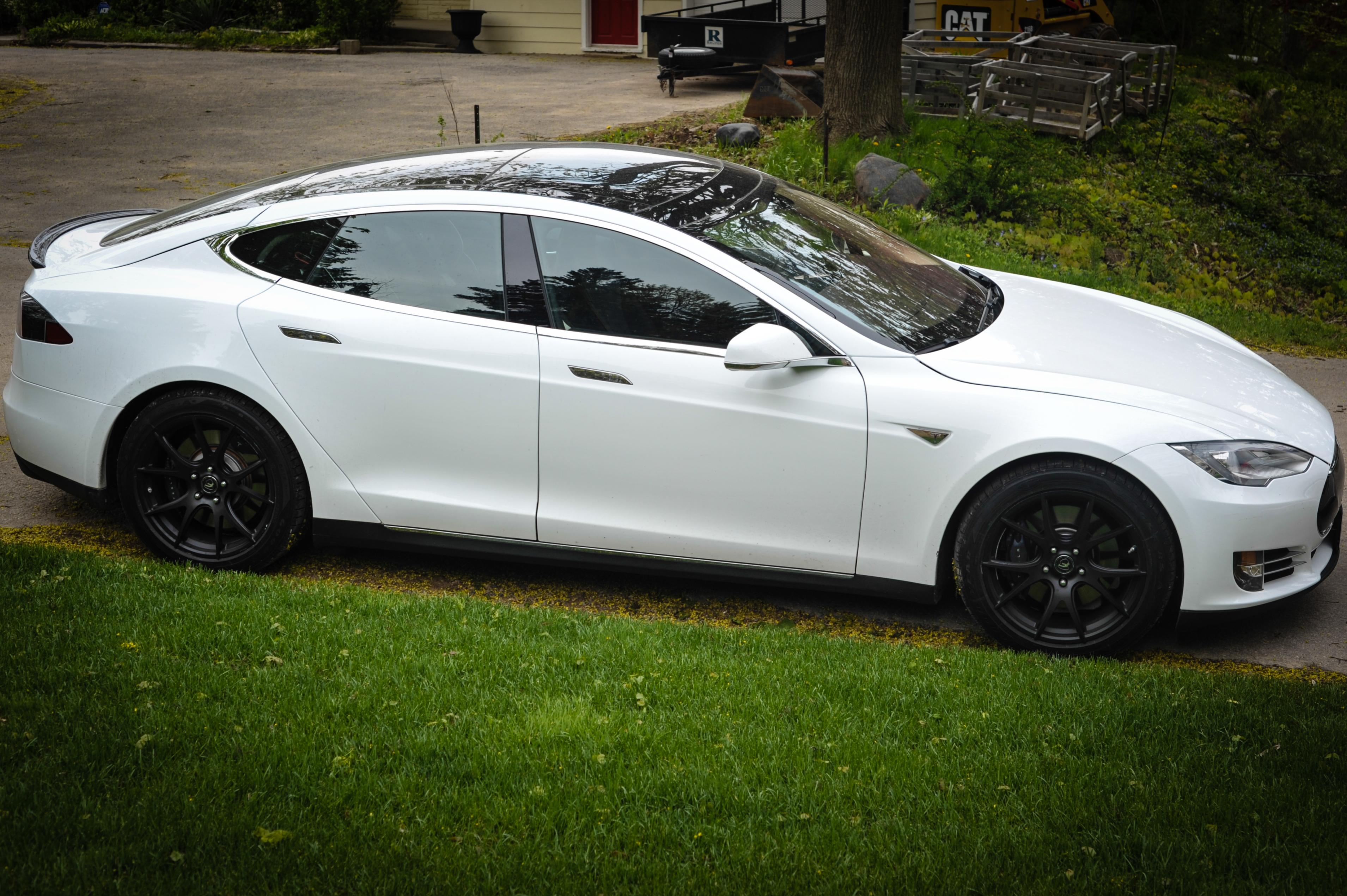 2014 Tesla Model S photo