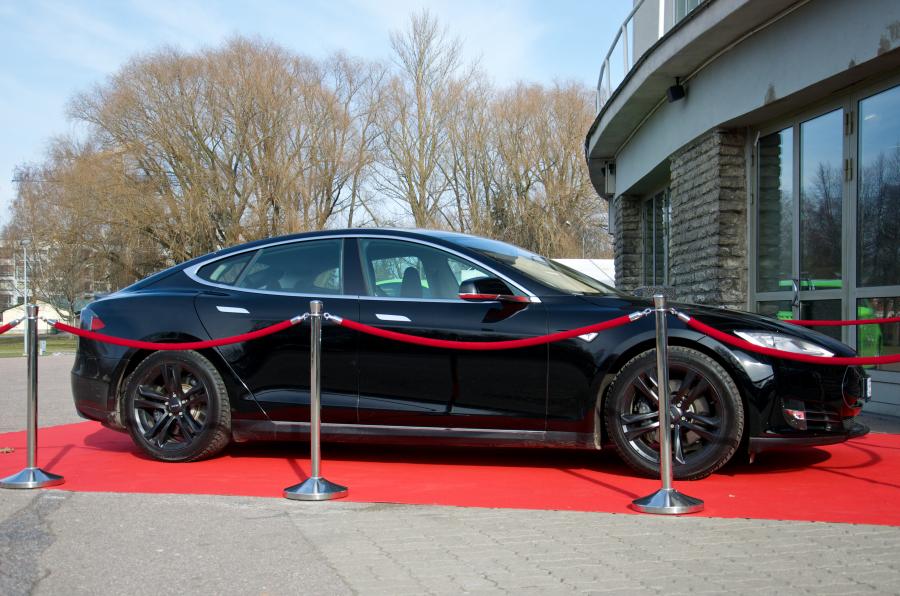 2013 Tesla Model S photo