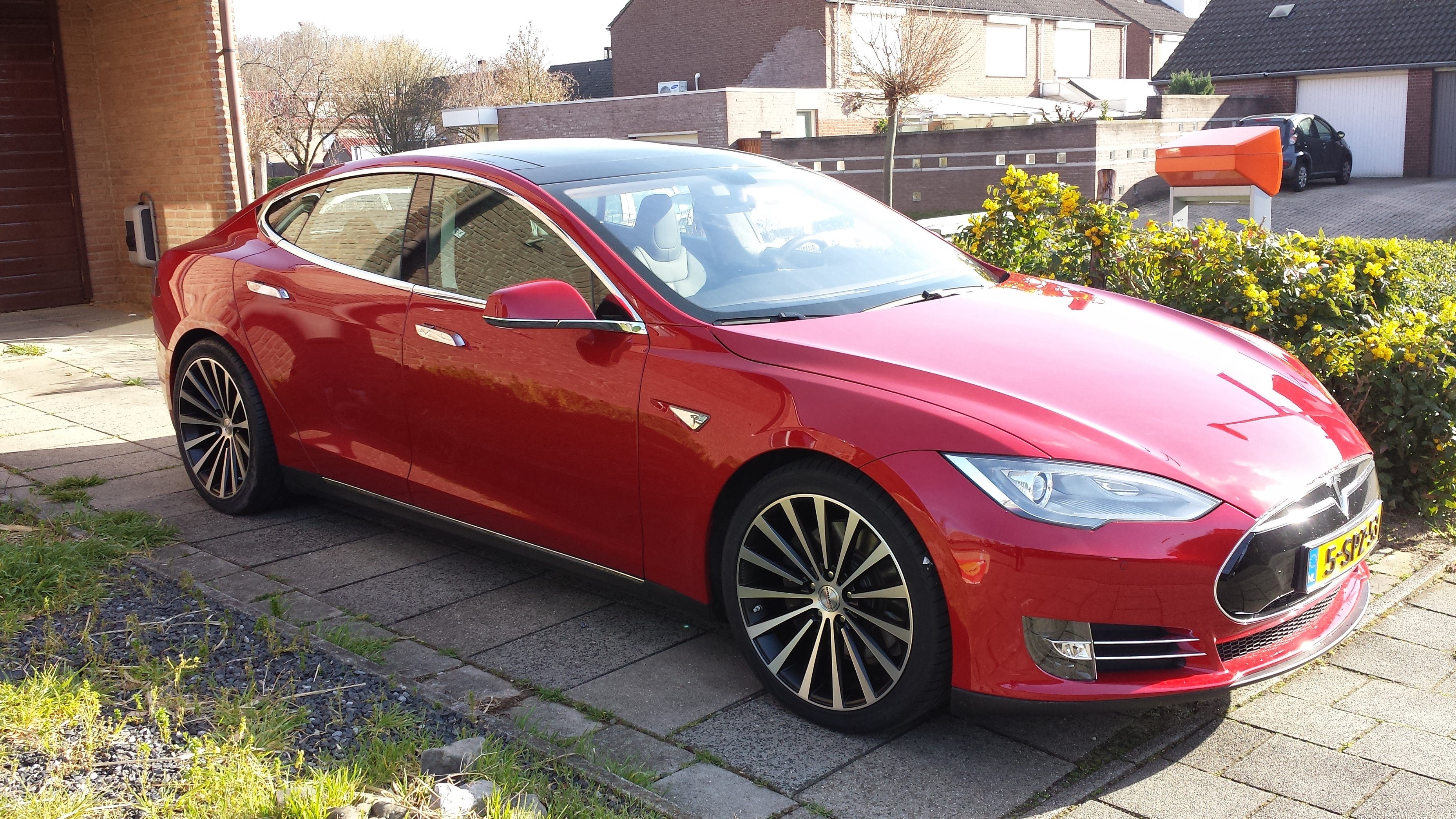2014 Tesla Model S photo