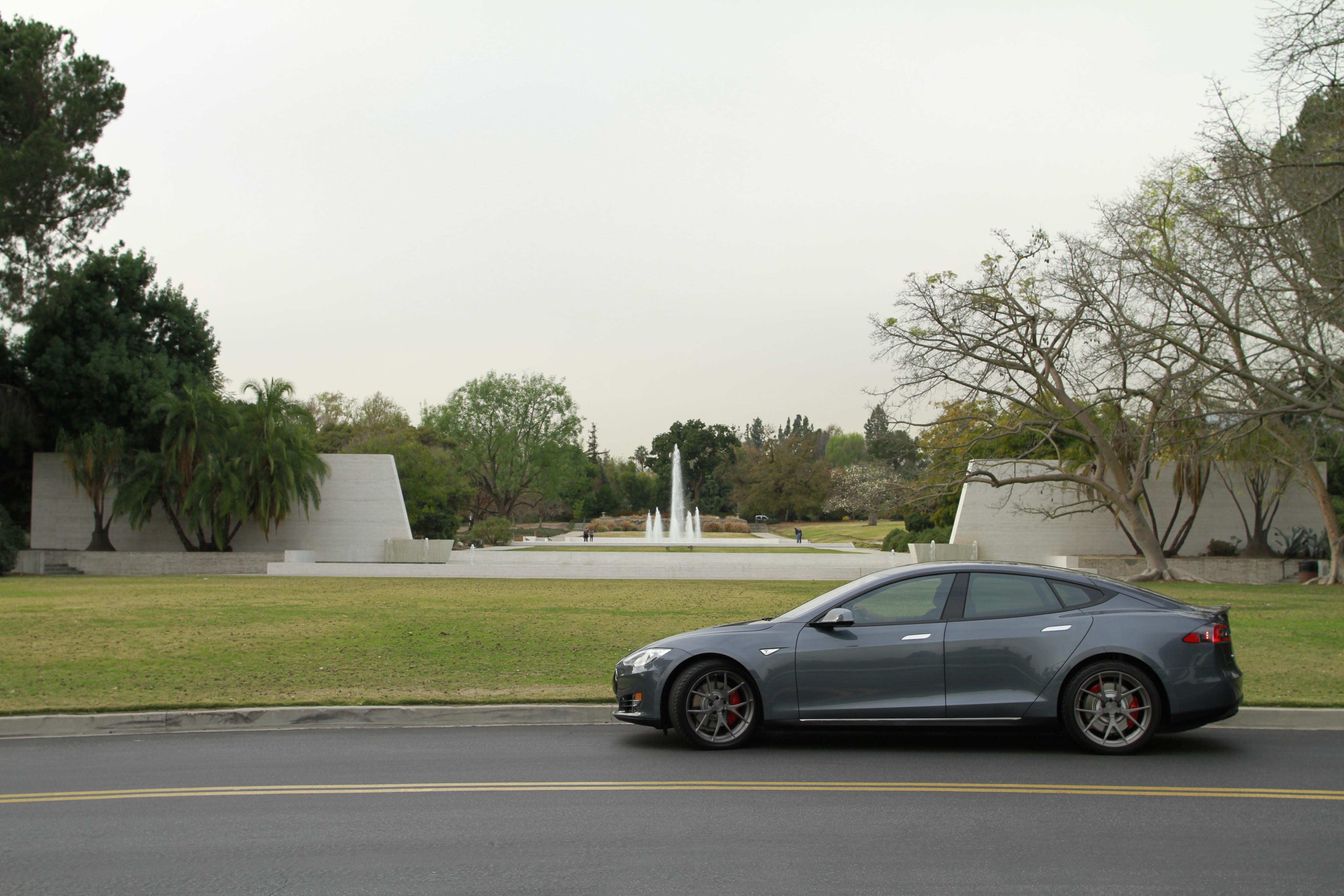 2014 Tesla Model S photo