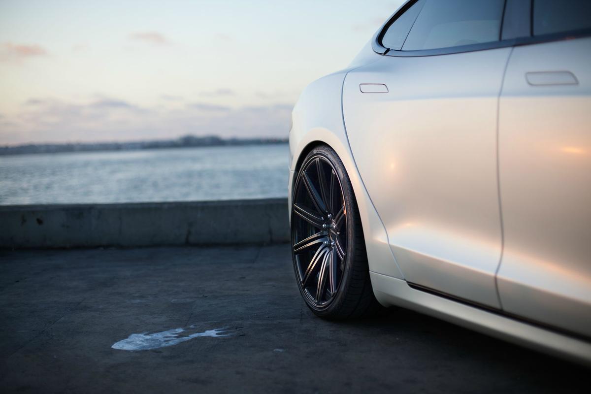 2013 Tesla Model S photo