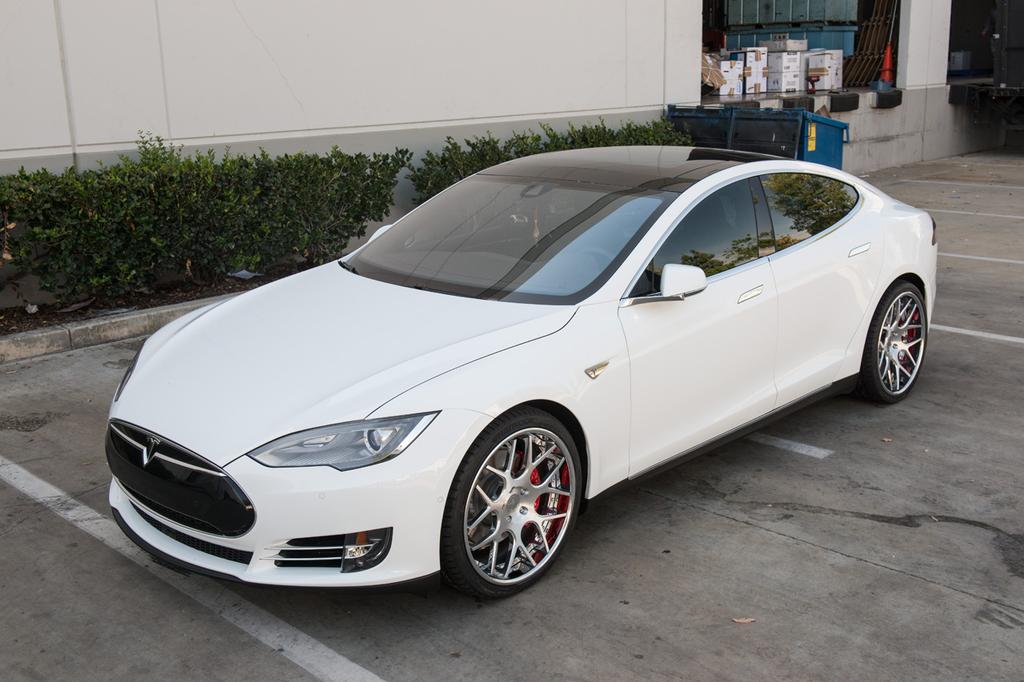 2014 Tesla Model S photo