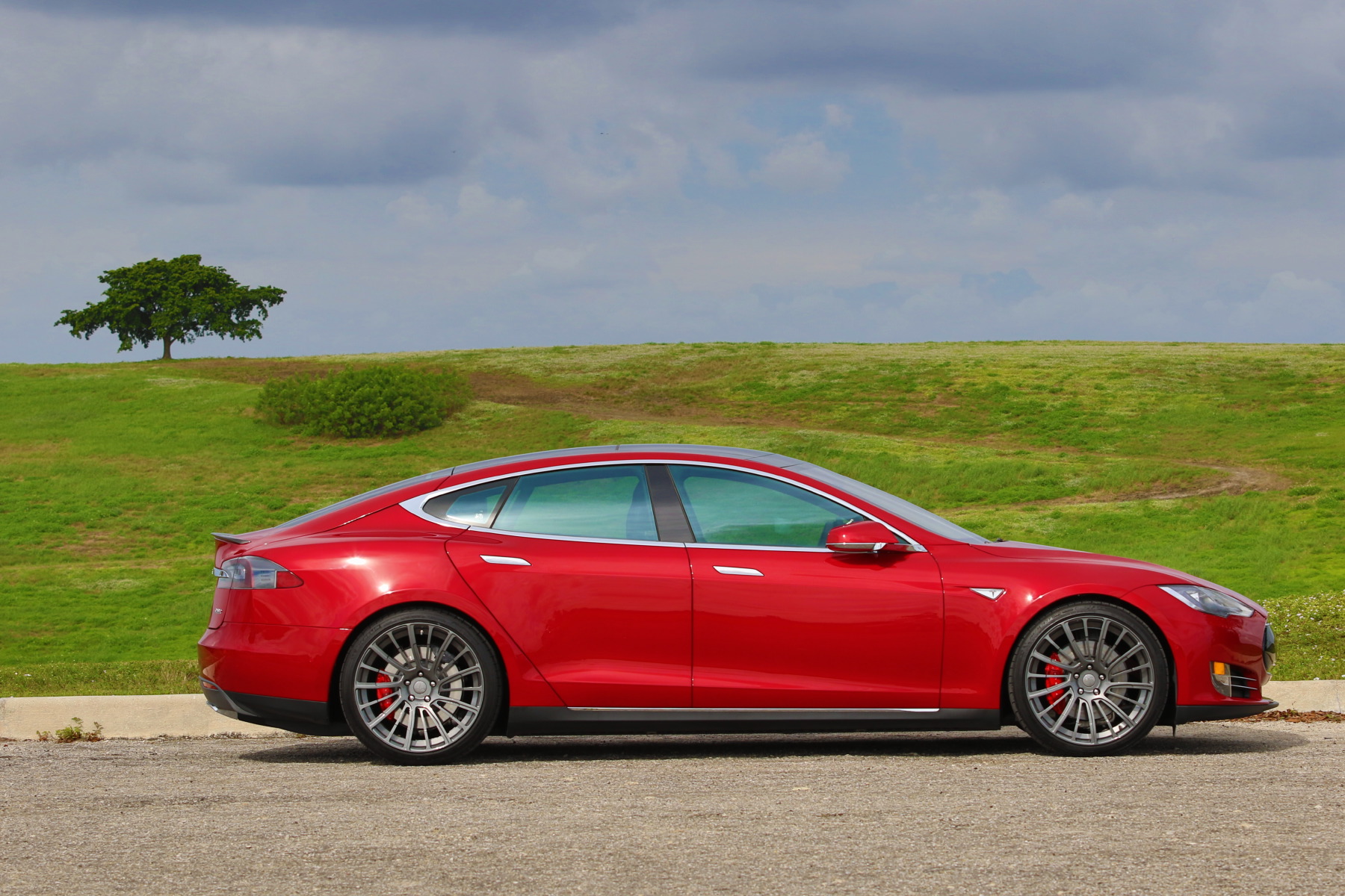 2015 Tesla Model S photo