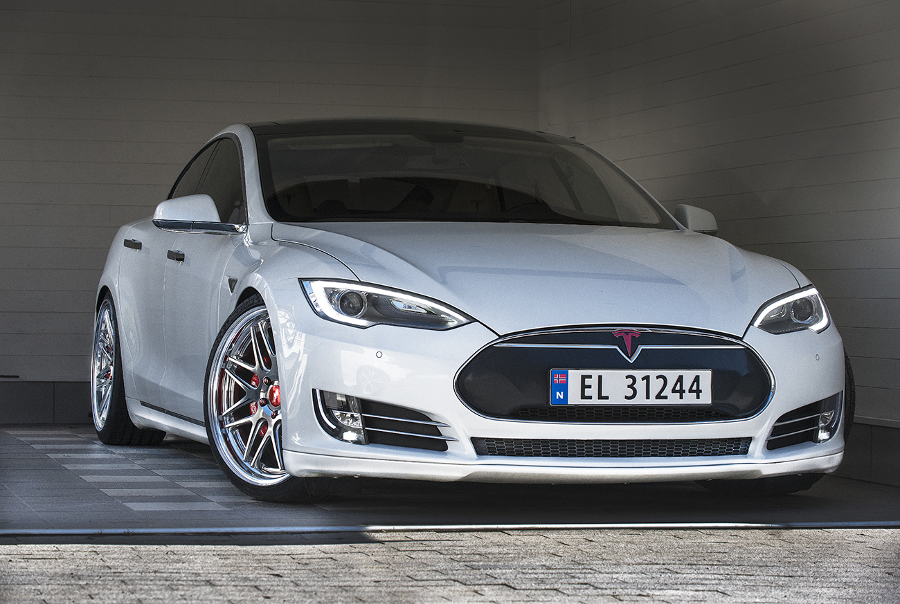 2015 Tesla Model S photo