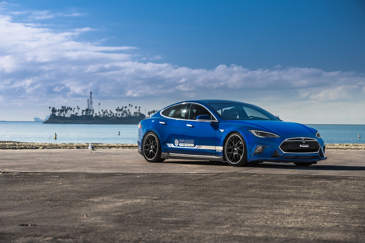 2015 Tesla Model S photo