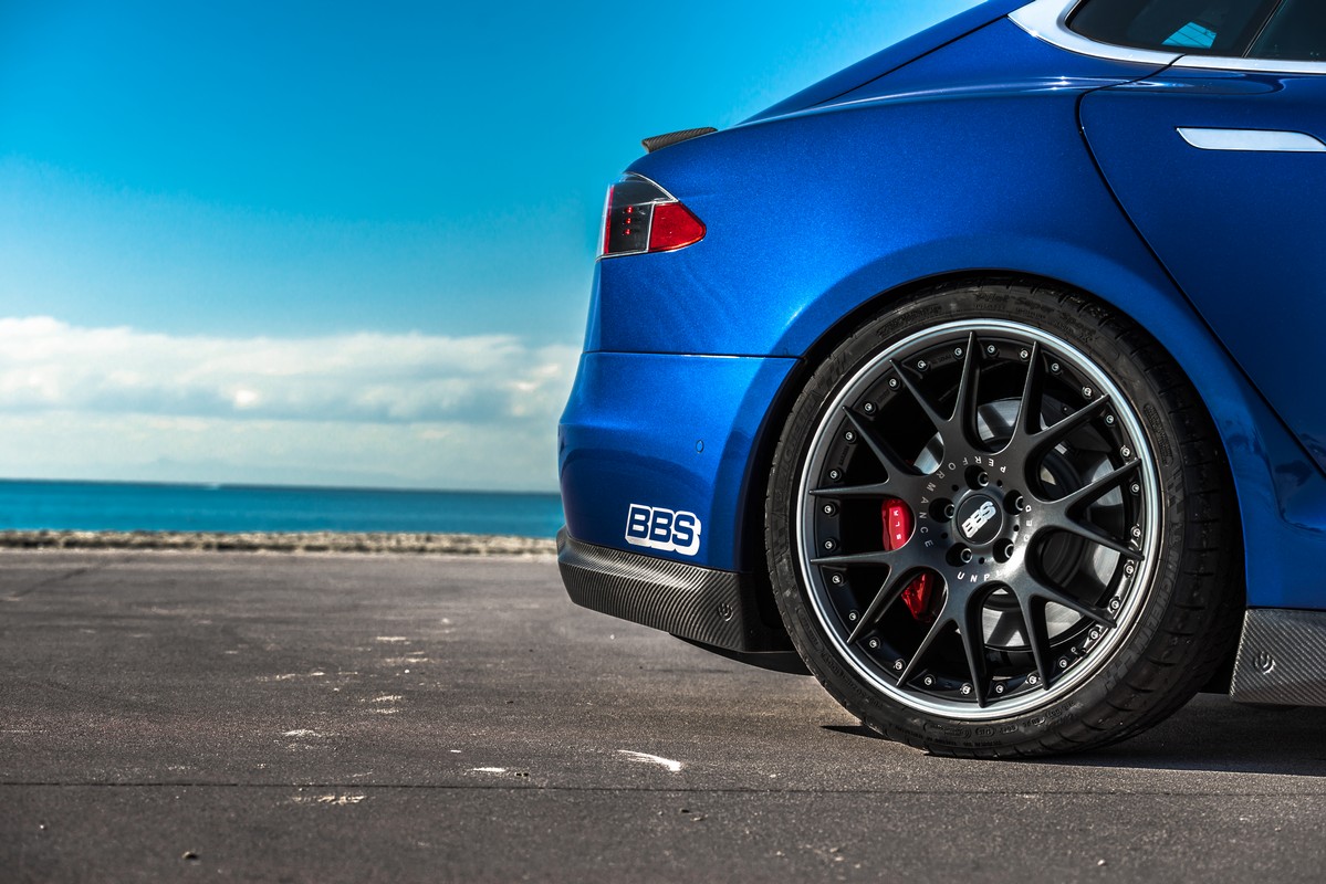 2015 Tesla Model S photo