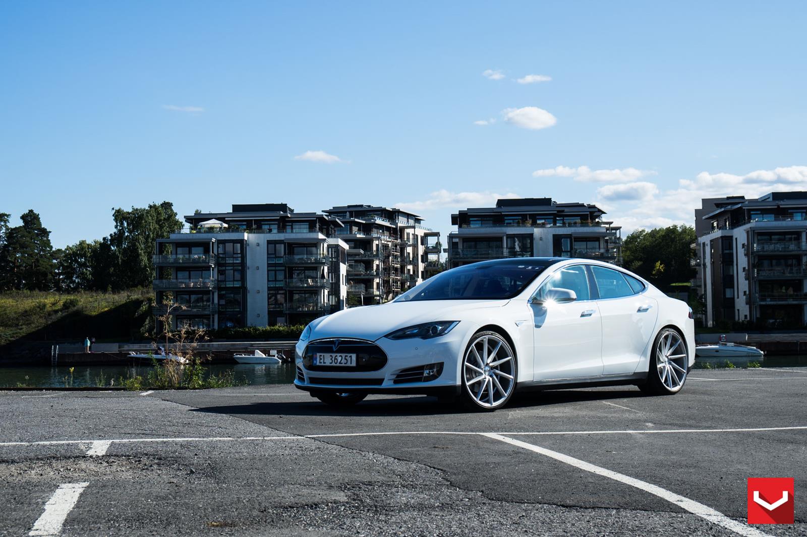 2015 Tesla Model S photo
