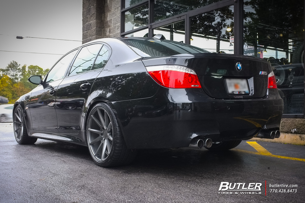 2010 BMW M5 photo
