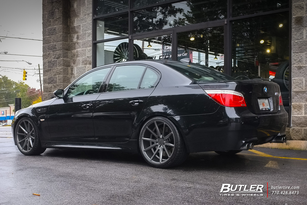 2010 BMW M5 photo