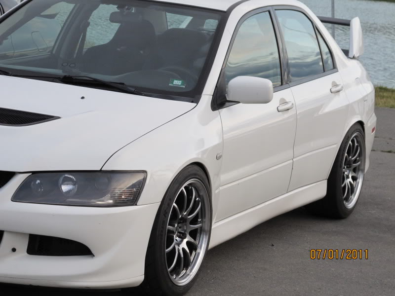 2005 Mitsubishi Lancer Evolution photo