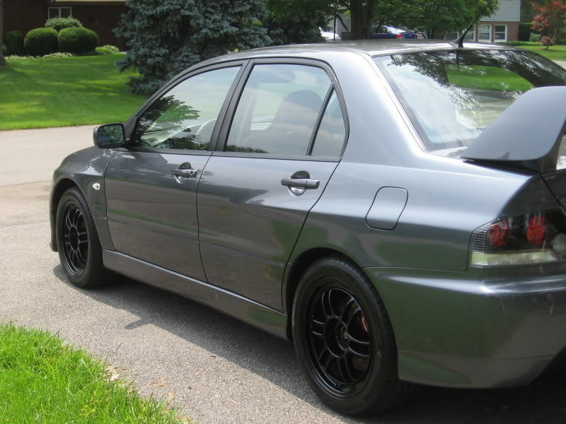 2003 Mitsubishi Lancer Evolution photo