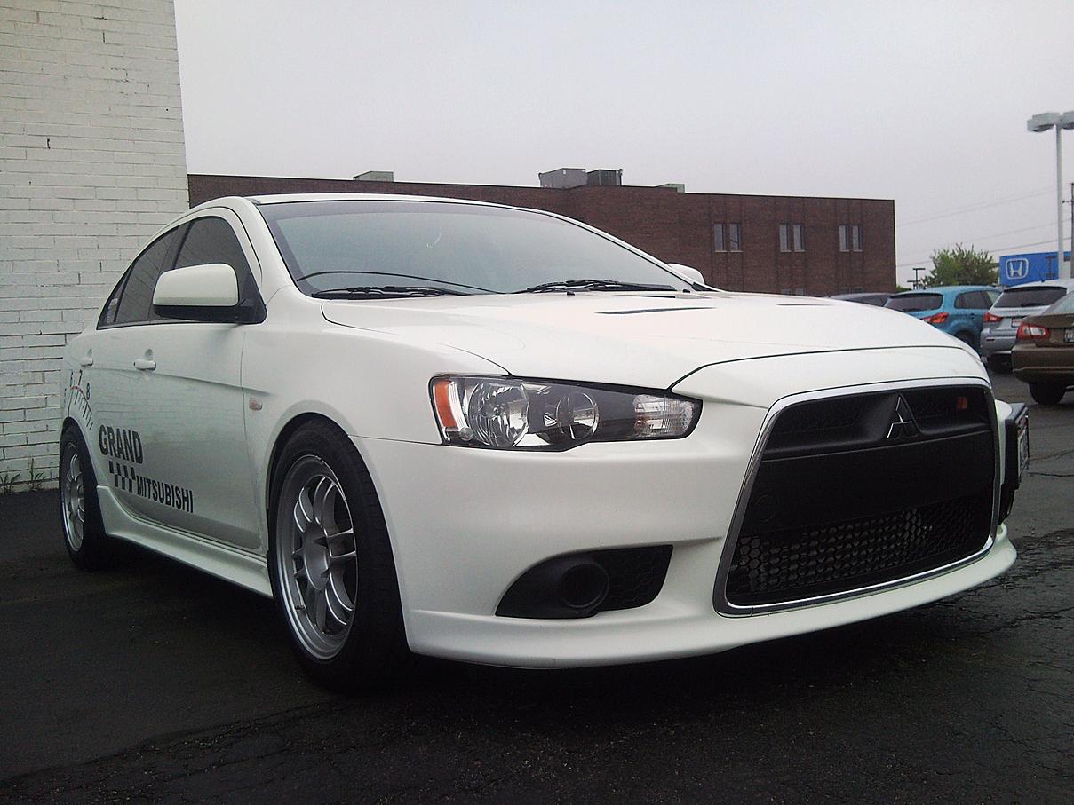 2011 Mitsubishi Lancer Evolution photo