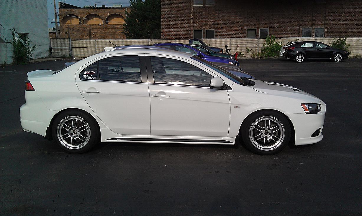 2011 Mitsubishi Lancer Evolution photo