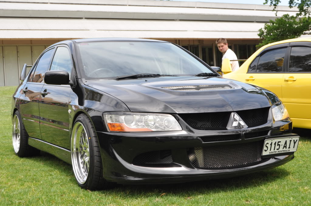 2005 Mitsubishi Lancer Evolution photo