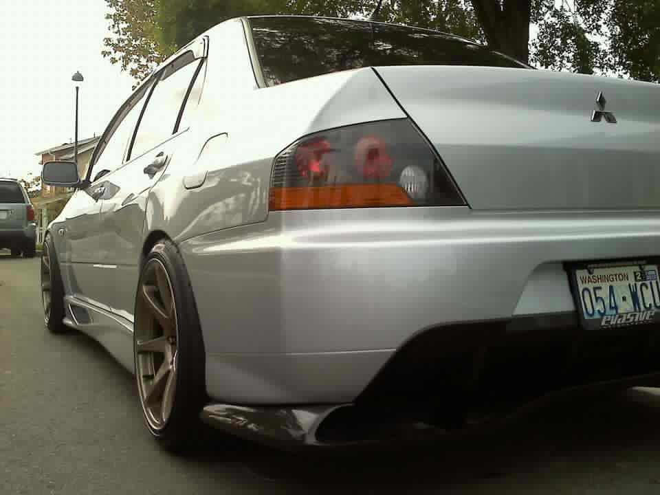 2004 Mitsubishi Lancer Evolution photo