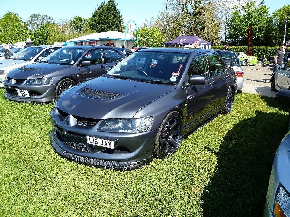 2004 Mitsubishi Lancer Evolution photo