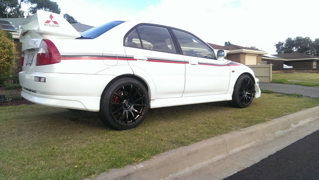 2004 Mitsubishi Lancer Evolution photo