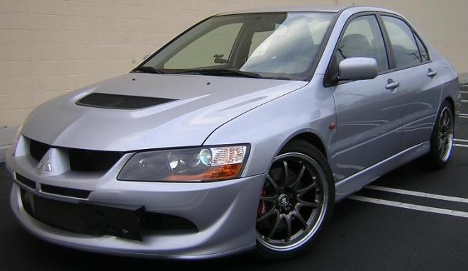 2004 Mitsubishi Lancer Evolution photo
