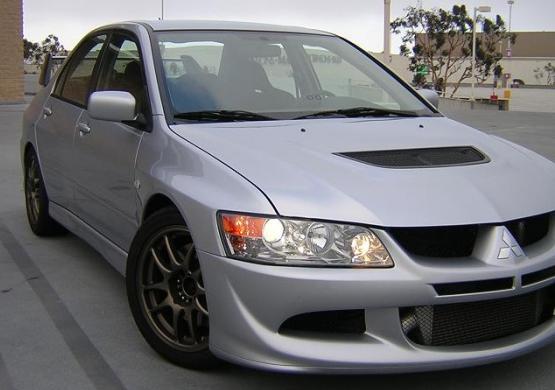 2004 Mitsubishi Lancer Evolution photo