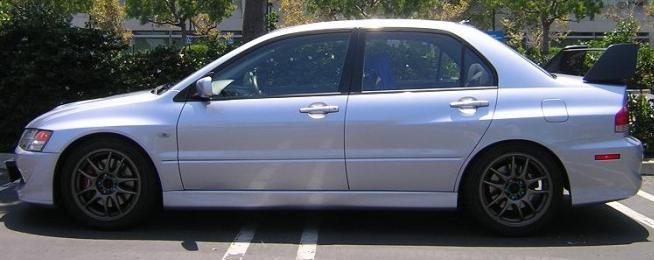 2004 Mitsubishi Lancer Evolution photo