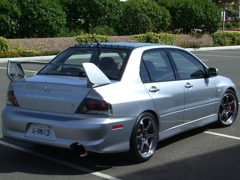 2005 Mitsubishi Lancer Evolution photo