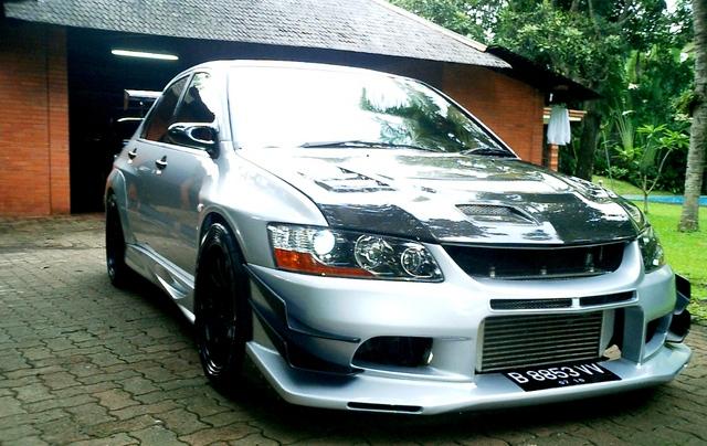 2005 Mitsubishi Lancer Evolution photo