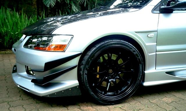 2005 Mitsubishi Lancer Evolution photo