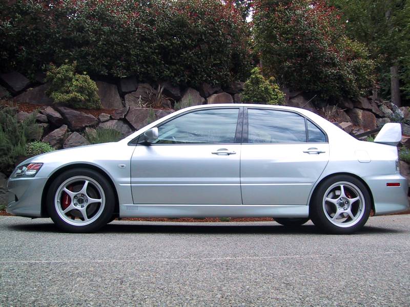 2003 Mitsubishi Lancer Evolution photo