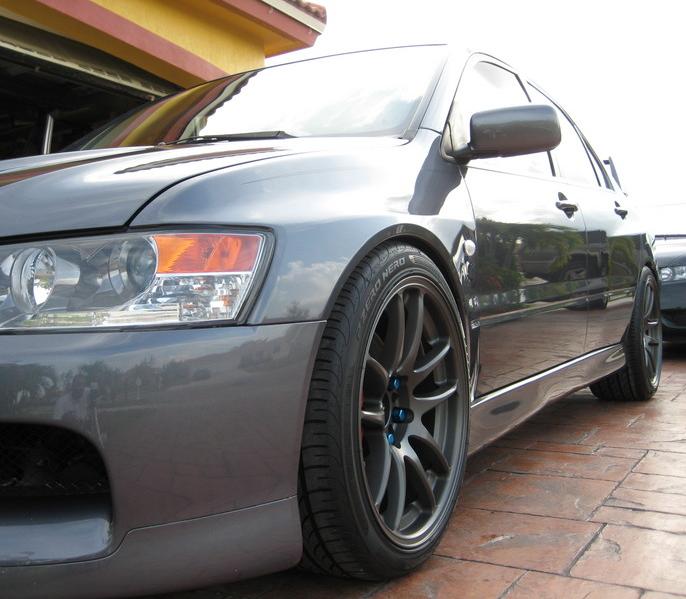 2005 Mitsubishi Lancer Evolution photo