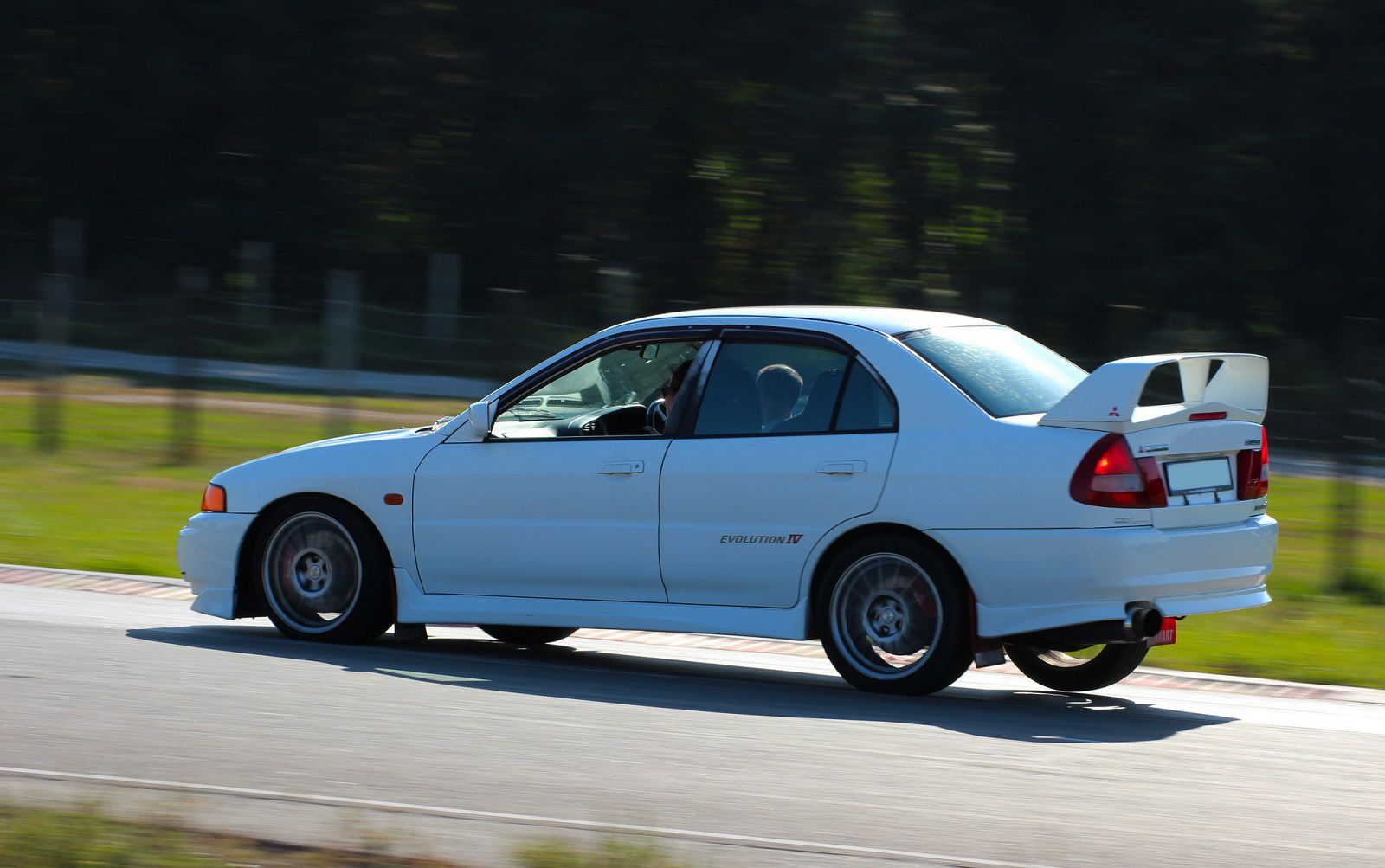 2004 Mitsubishi Lancer Evolution photo