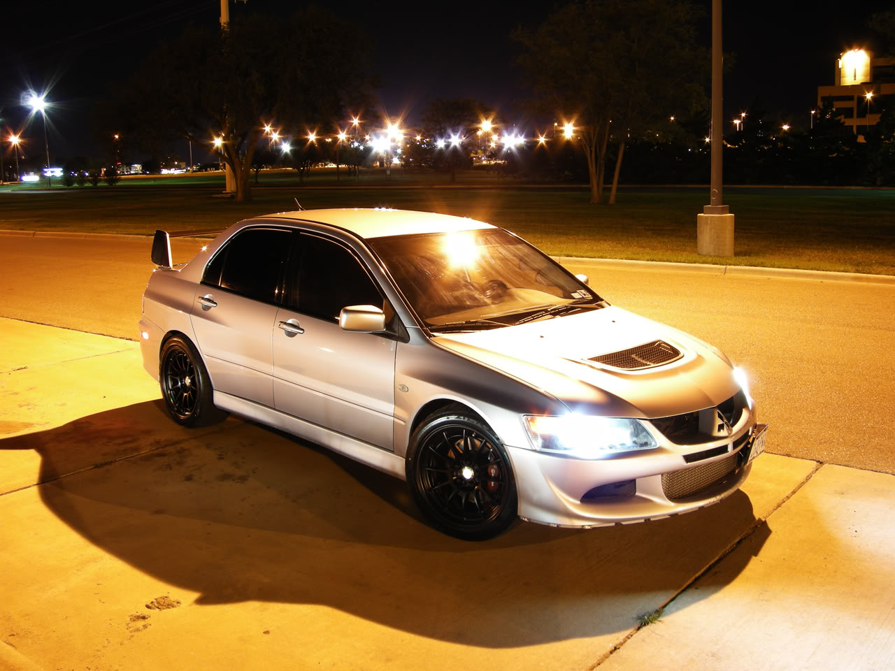 2005 Mitsubishi Lancer Evolution photo
