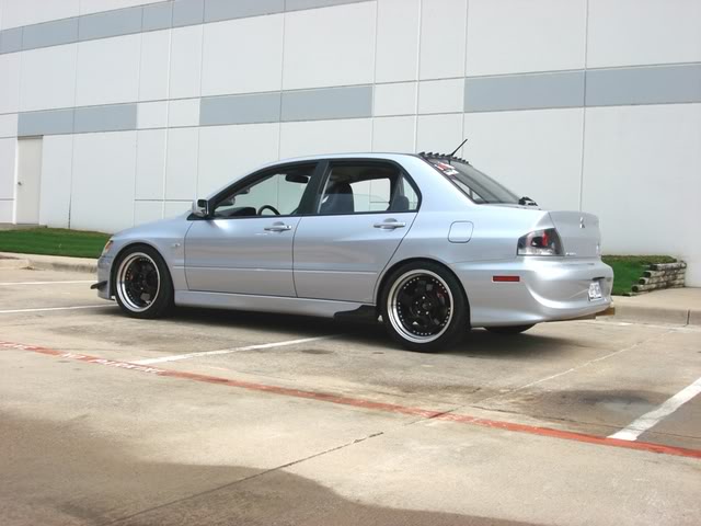 2004 Mitsubishi Lancer Evolution photo