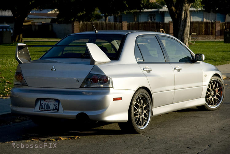 2005 Mitsubishi Lancer Evolution photo