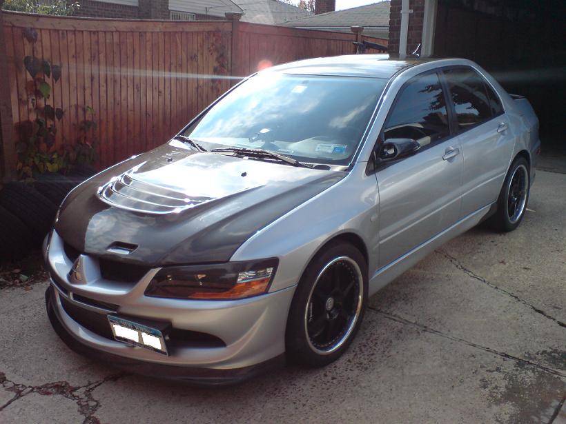 2005 Mitsubishi Lancer Evolution photo
