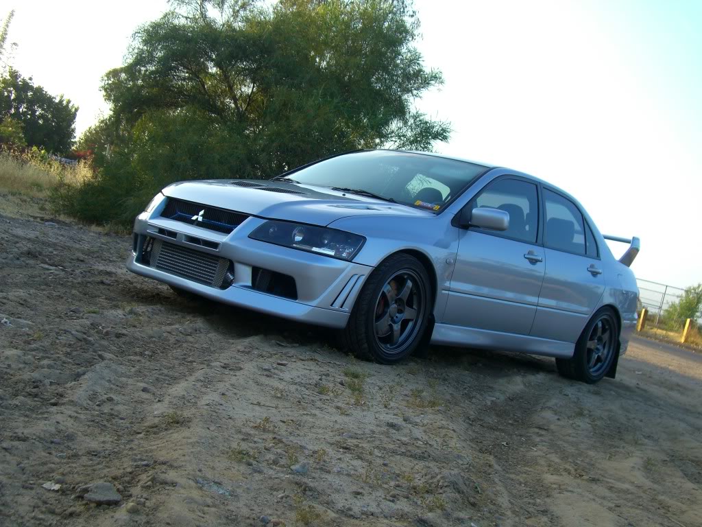 2005 Mitsubishi Lancer Evolution photo