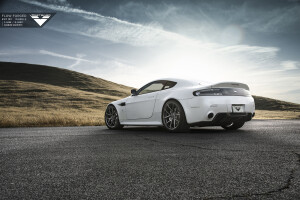 2015 Aston Martin V8 Vantage