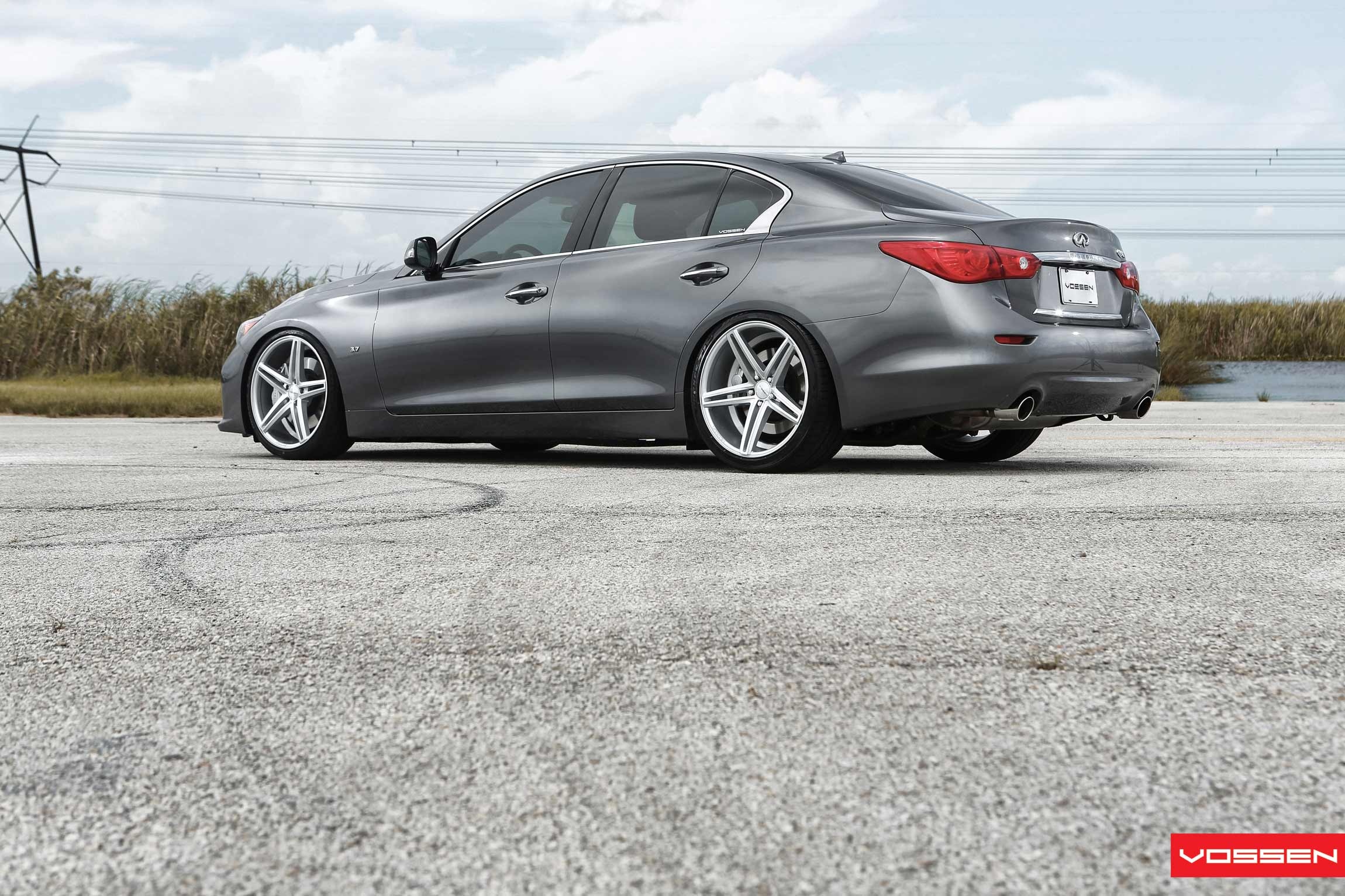 2014 Infiniti Q50 photo