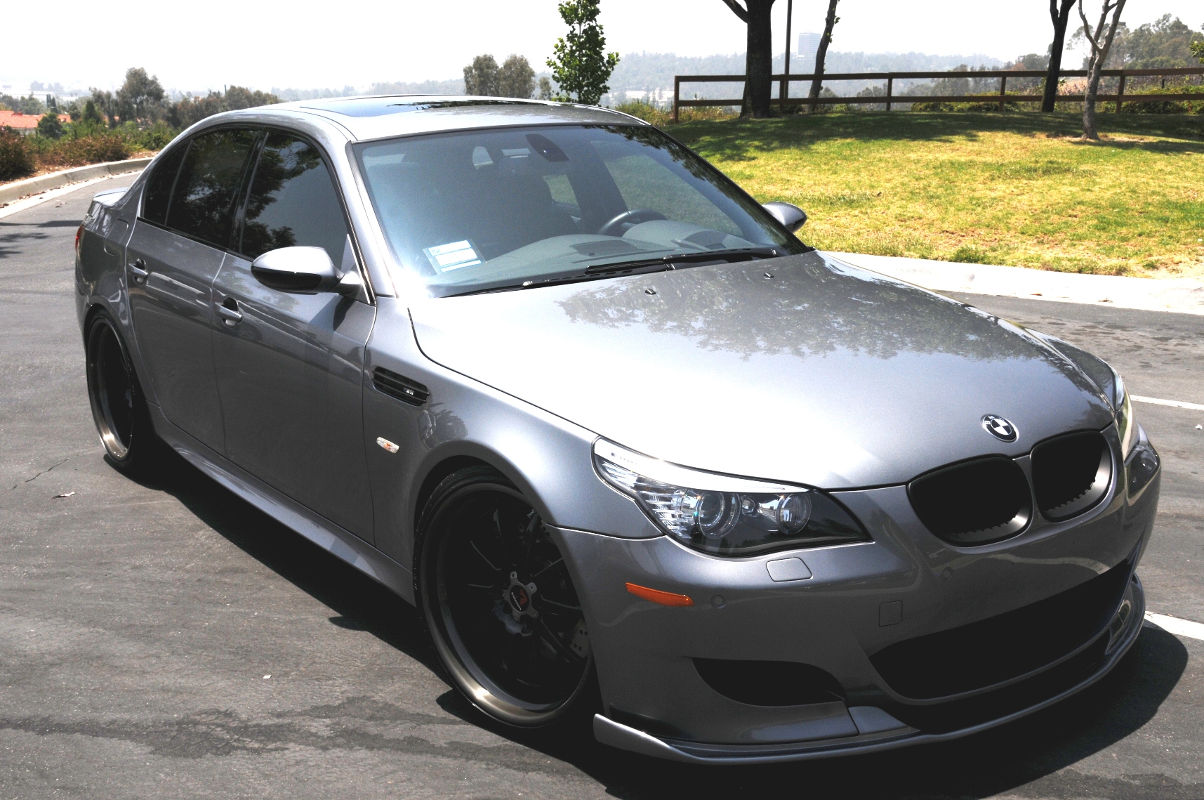 2010 BMW M5 photo