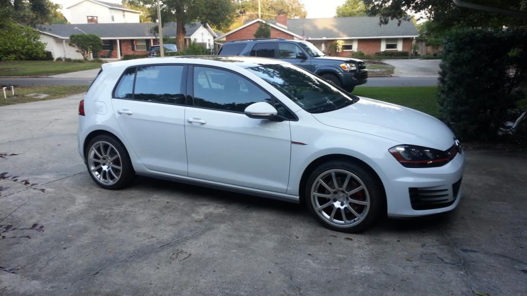 2011 Volkswagen GTI photo