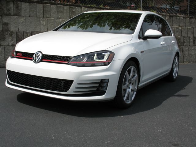2011 Volkswagen GTI photo