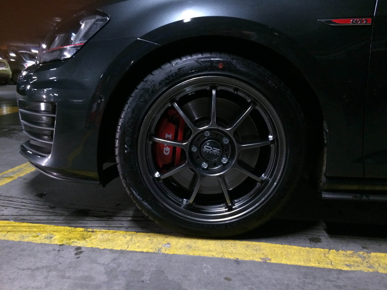 2013 Volkswagen GTI photo