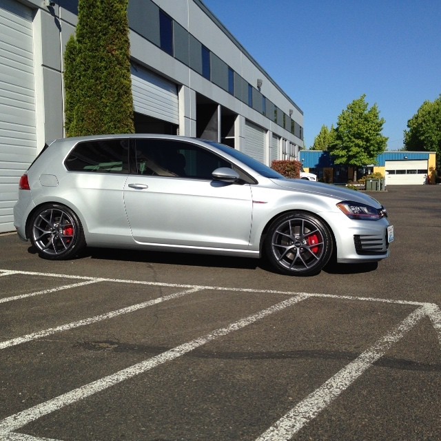 2012 Volkswagen GTI photo