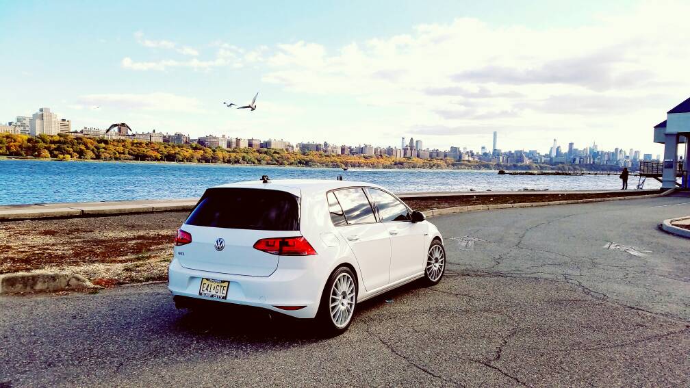 2014 Volkswagen GTI photo
